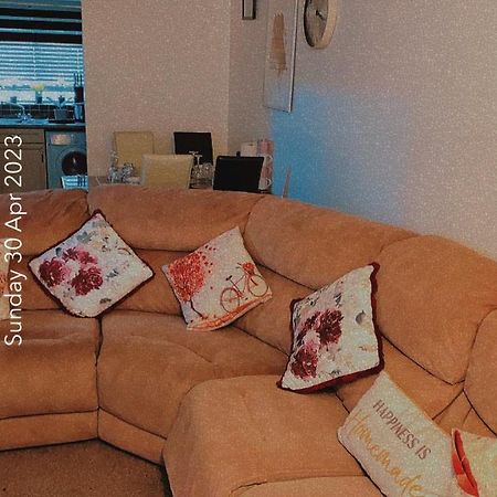 Lovely 2 Bed Flat/Apt In East London- Nice Estate. Dagenham Ngoại thất bức ảnh