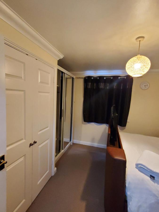 Lovely 2 Bed Flat/Apt In East London- Nice Estate. Dagenham Ngoại thất bức ảnh