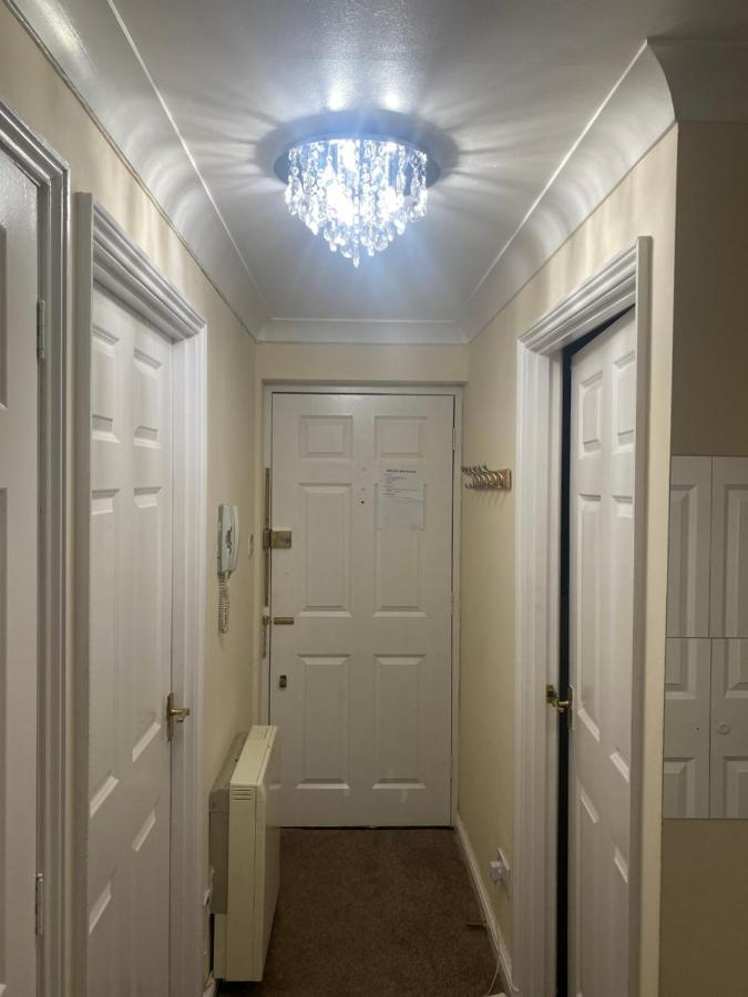 Lovely 2 Bed Flat/Apt In East London- Nice Estate. Dagenham Ngoại thất bức ảnh