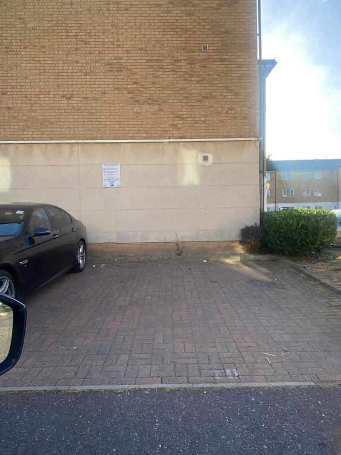 Lovely 2 Bed Flat/Apt In East London- Nice Estate. Dagenham Ngoại thất bức ảnh