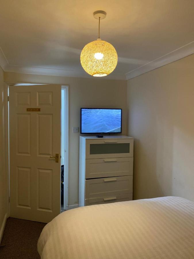 Lovely 2 Bed Flat/Apt In East London- Nice Estate. Dagenham Ngoại thất bức ảnh