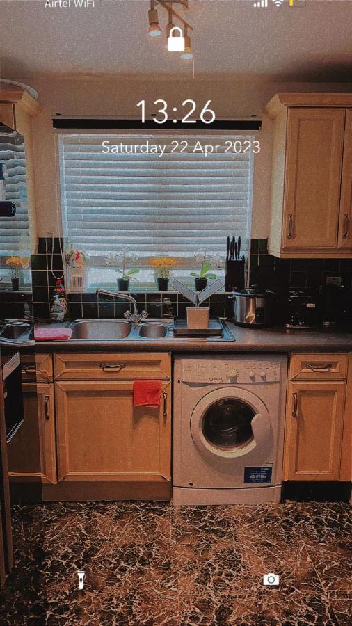 Lovely 2 Bed Flat/Apt In East London- Nice Estate. Dagenham Ngoại thất bức ảnh