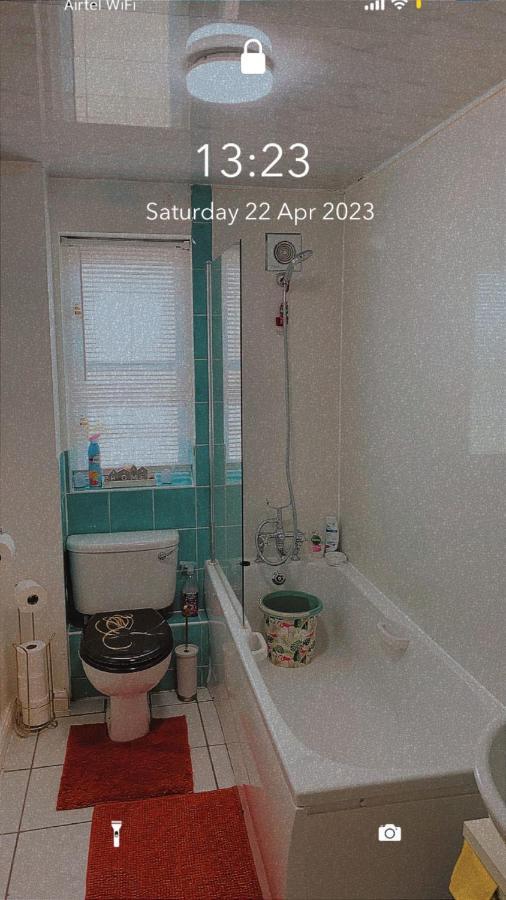 Lovely 2 Bed Flat/Apt In East London- Nice Estate. Dagenham Ngoại thất bức ảnh