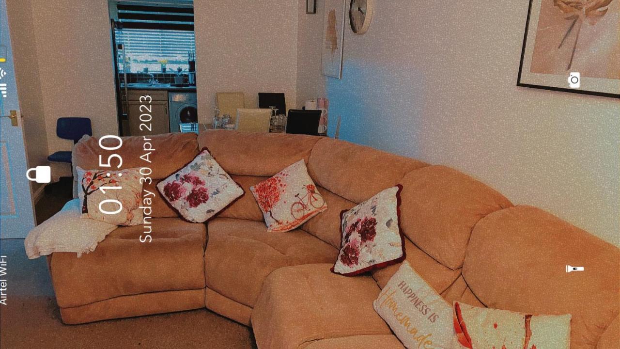 Lovely 2 Bed Flat/Apt In East London- Nice Estate. Dagenham Ngoại thất bức ảnh